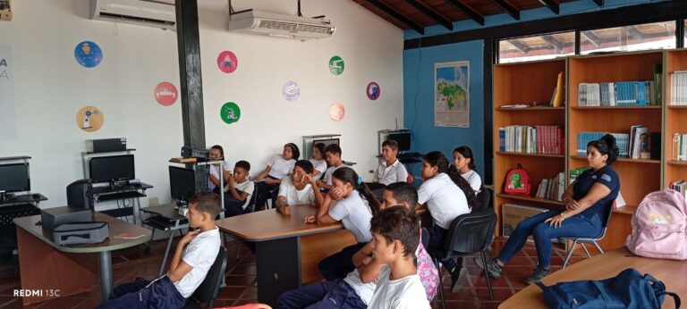 Infocentro ACAV realiza jornada formativa sobre cineforos en Barinas