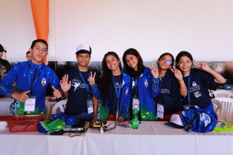 Ministra Gabriela Jiménez felicita a los semilleros científicos zulianos tras participación en Olimpiada de Robótica Creativa regional