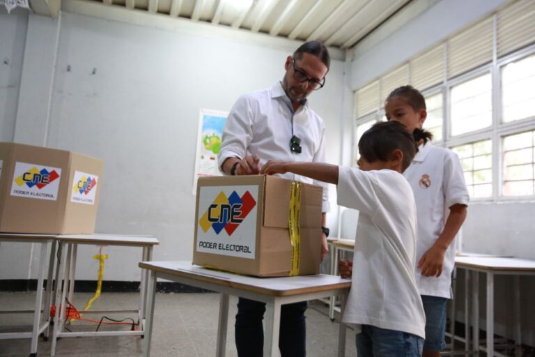 Vicepresidente Sectorial Freddy Ñáñez destaca alta participación del pueblo en comicios: Hoy ganó Venezuela