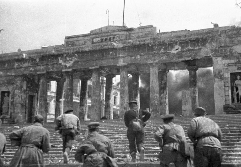 Muelle Gráfskaya, Sebastopol, el 9 de mayo de 1944.