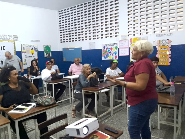 Proyectan película del Dr. Humberto Fernández-Morán en Universidad Popular Ambiental Fruto Vivas