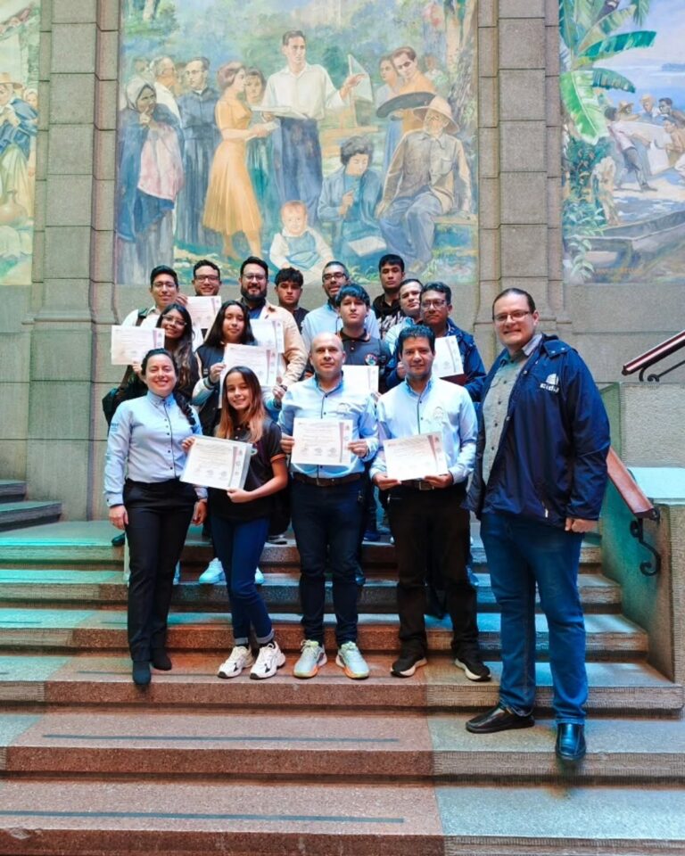 Entregan certificados a participantes del curso sobre óptica básica realizado por Fundación CIDA