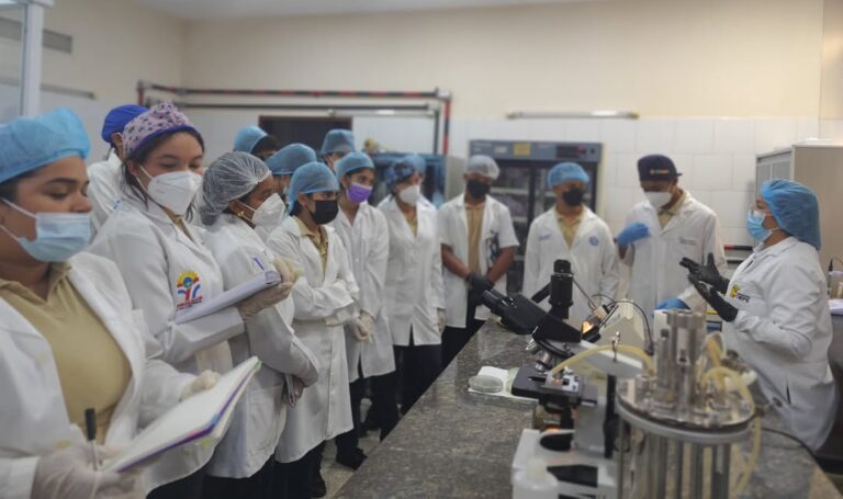 Jóvenes de Yaracuy visitan Fundación Ciepe con el Programa Nacional Semilleros Científicos