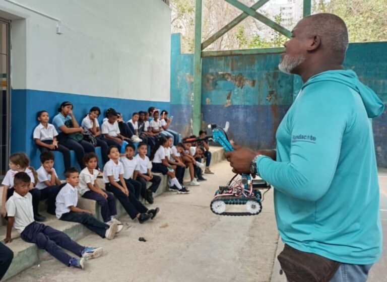 Estudiantes neoespartanos descubren la ciencia a través de actividades prácticas y educativas