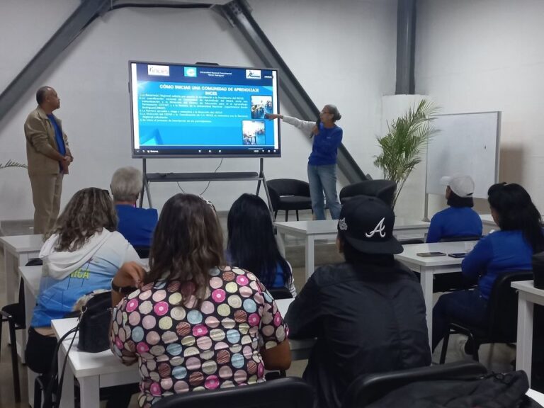 La Guaira | Dictan taller sobre proyectos de investigación en comunidades de aprendizaje