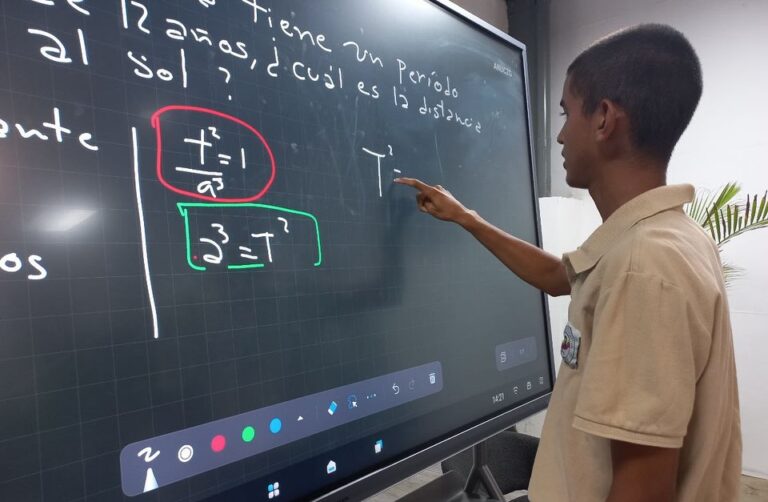 Estudiantes de La Guaira se preparan para la tercera fase de las OVA