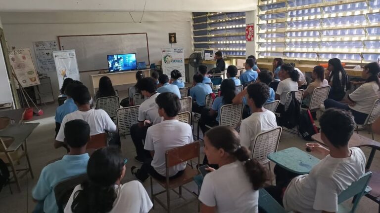 Exitosa proyección de la película «Ciencia para la vida: Dr. Humberto Fernández-Morán» en el estado Bolívar