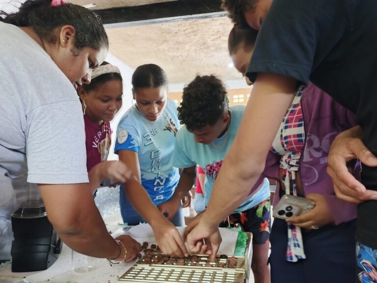 Estudiantes y productores de Aragua participan en taller sobre manejo de poscosecha y calidad del cacao