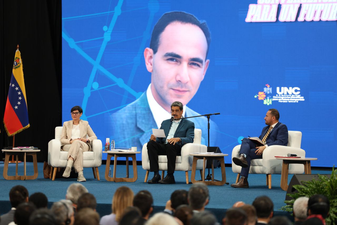 Independencia científica y tecnológica: Presidente Maduro insta a estudiantes de la UNC a ser protagonistas