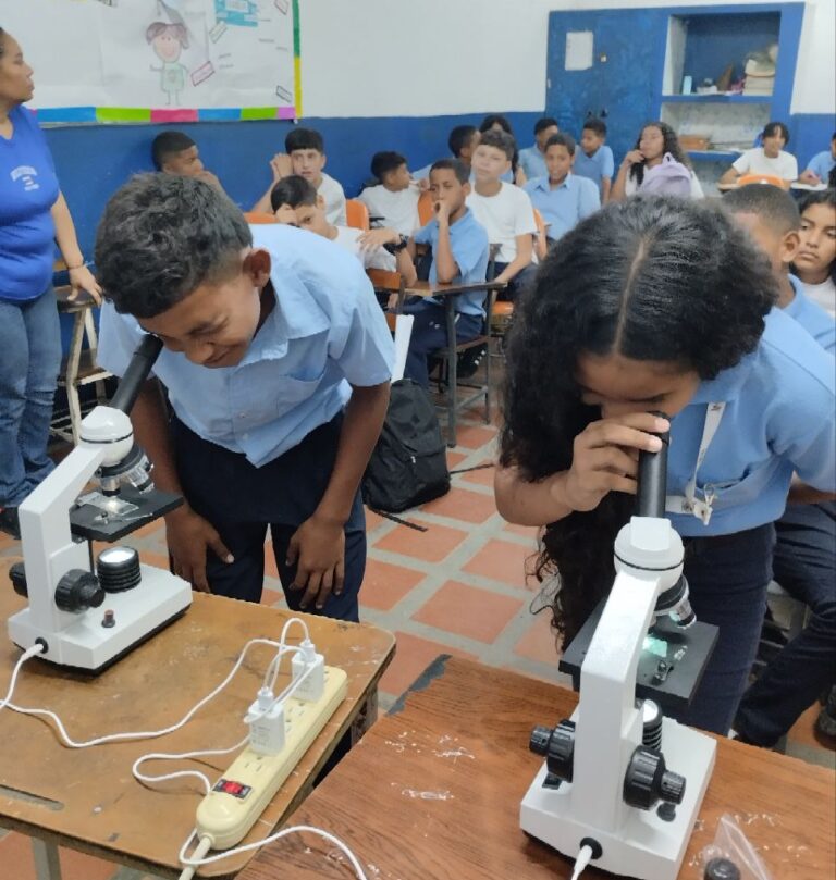 Miranda | «Polo va a la Escuela» llegó a la Unidad Educativa Dr. José María Vargas en Caucagüita