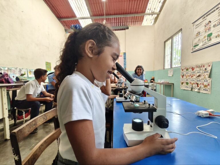 Equipo del Polo Científico Tecnológico Venezolano continúa visitas a escuelas en Caucagüita