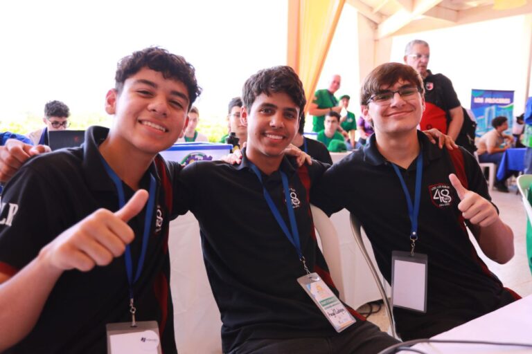 Ingenio de jóvenes zulianos brilló en Olimpiada de Robótica Creativa 2025