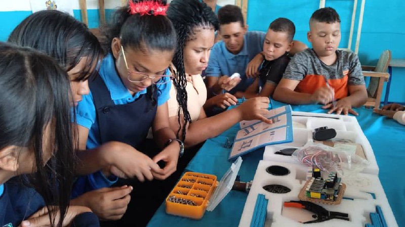 Niños y niñas del Esequibo se acercan a la robótica educativa