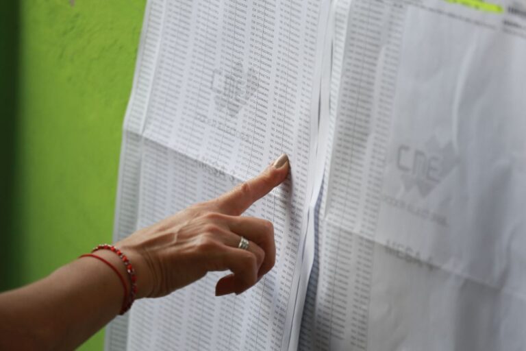 Inician elecciones legislativas y regionales en Venezuela