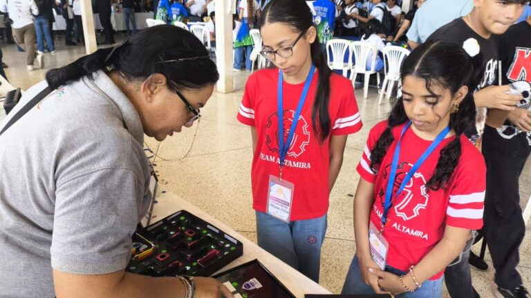 Conati presente en la fase regional de las Olimpiadas de Robótica Creativa