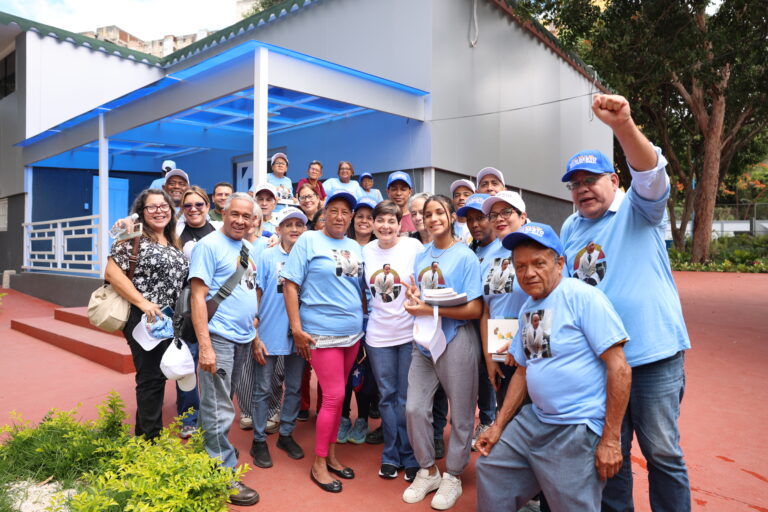 Ministra Gabriela Jiménez aborda territorialización de la ciencia con comunidades de Caracas