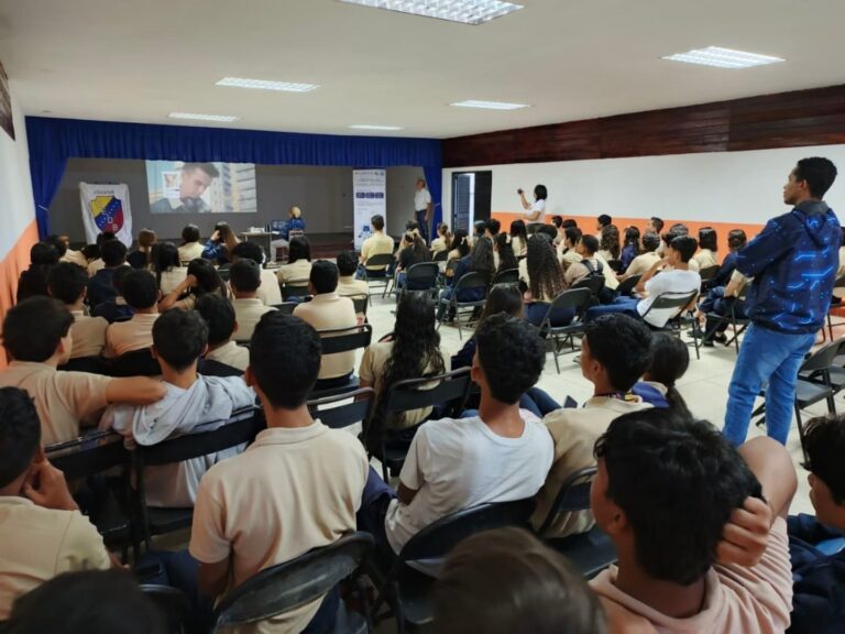 Suscerte avanza en el Plan Jóvenes En Línea en Caracas