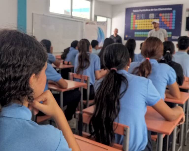 Con actividades lúdicas y experimentos fortalecen enseñanza de la física en Portuguesa