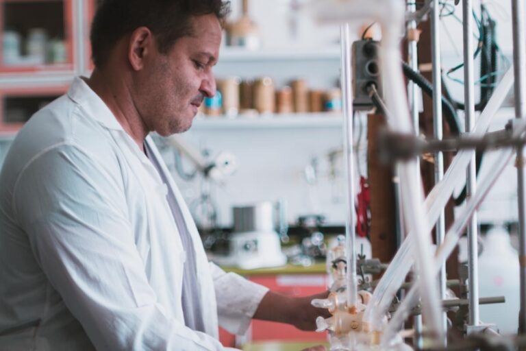Investigadores venezolanos trabajan en molécula que combine tratamiento para quimioterapia y radioterapia