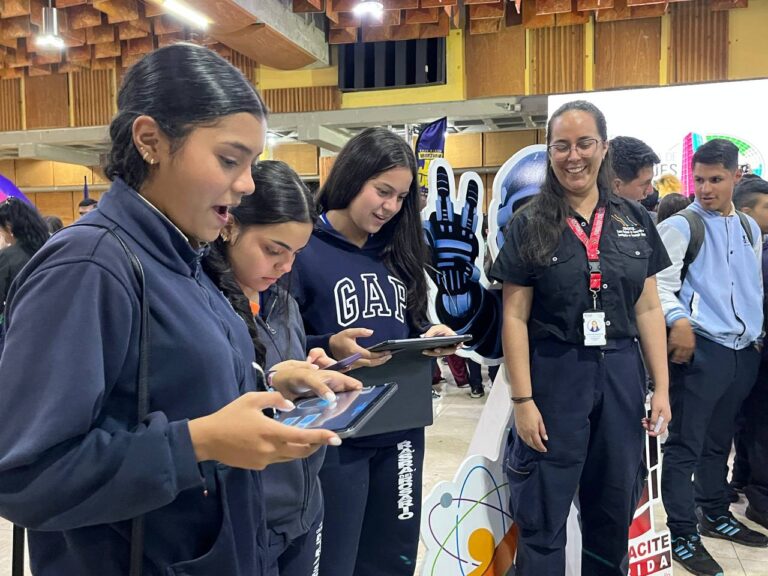 Cenditel promueve soberanía tecnológica en la Expoferia de Oportunidades de Estudio