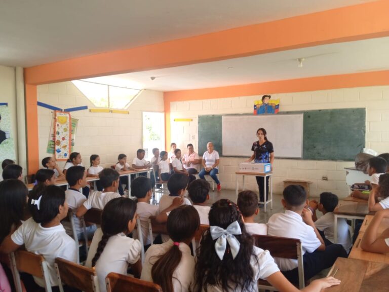 Lara | Estudiantes de Carora exploran la robótica educativa