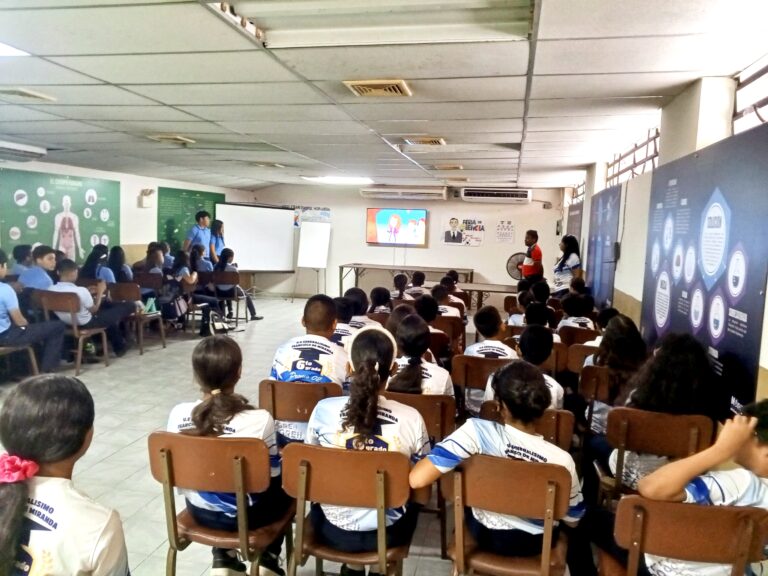 Más de 180 estudiantes refuerzan sus conocimientos en física a través de las Aulas de Ciencias