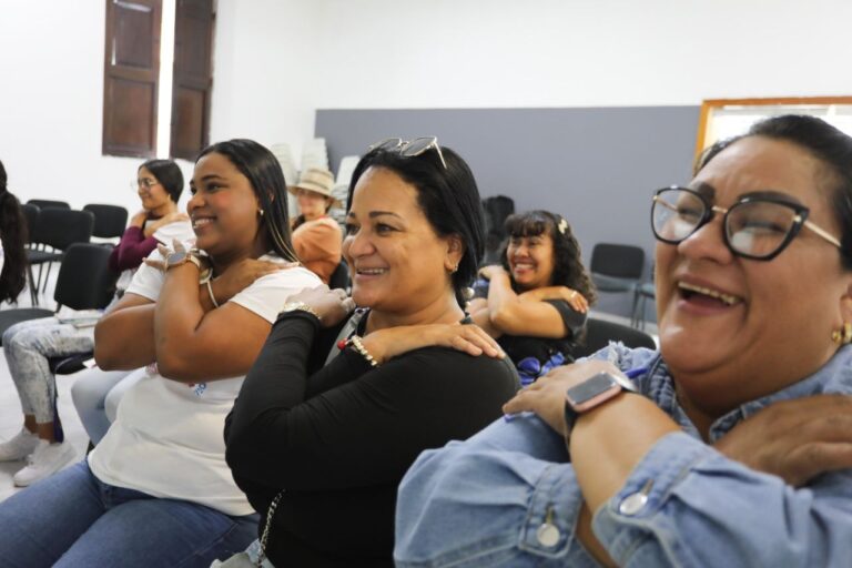 Mincyt ofrece formación integral a mujeres de la ciencia y la tecnología