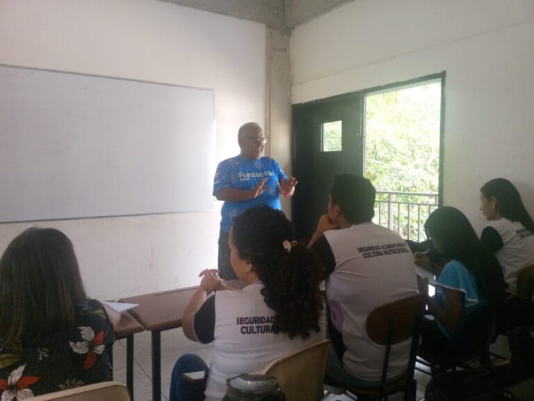 Jóvenes de Yaracuy se forman para redacción de artículos científicos