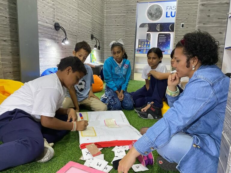 Actividades científicas y literarias fortalecen conocimientos de guaireños