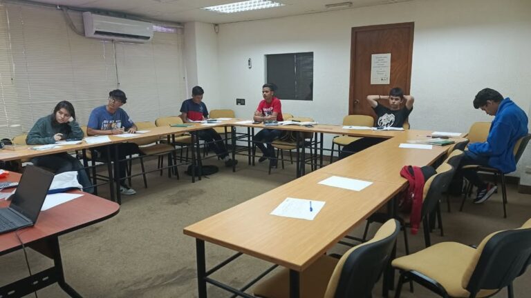 Bolívar | Semilleros Científicos refuerzan conocimientos en astrofísica de cara a la III fase de la OVA 2025