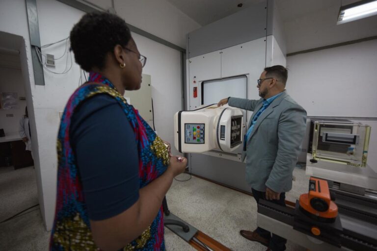 Experta de la OIEA evalúa estado actual del Laboratorio Secundario de Calibración Dosimétrica ubicado en el IVIC