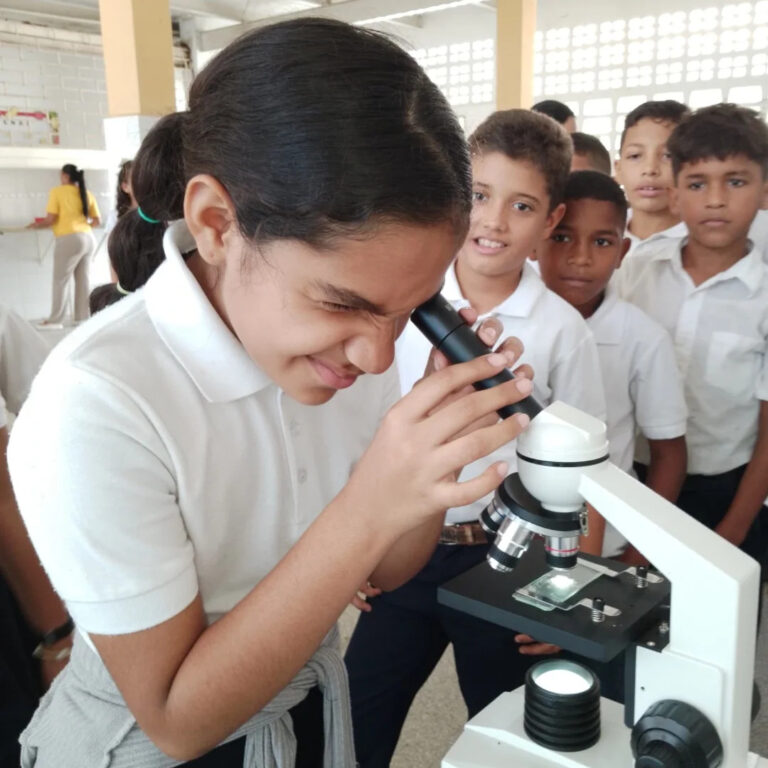Jóvenes apureños disfrutan de las maravillas de la ciencia y la tecnología