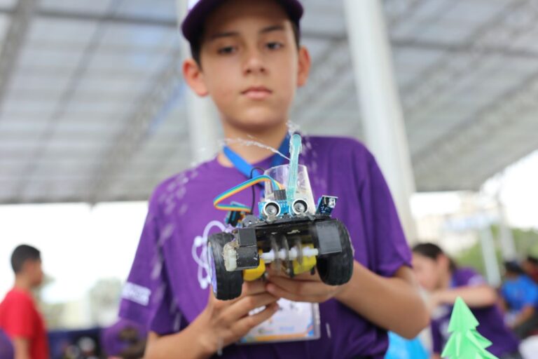 Generación Genial brilla en Olimpiada Robótica Creativa con proyectos innovadores