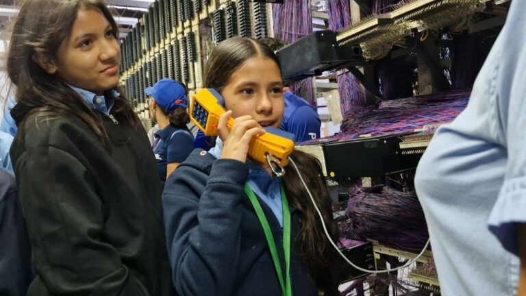 Estudiantes de Bolívar se acercan al mundo de las telecomunicaciones con Cantv