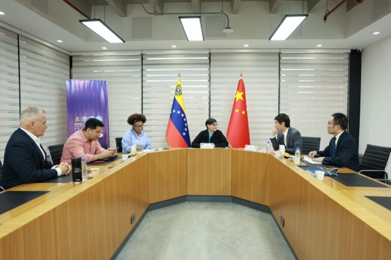 Venezuela y China evalúan agenda de trabajo en ciencia y tecnología