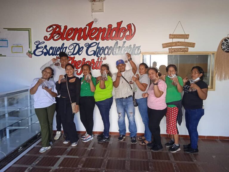 Habitantes de Amazonas se capacitan en el arte del chocolate en la Escuela de Chocolatería Chejeru