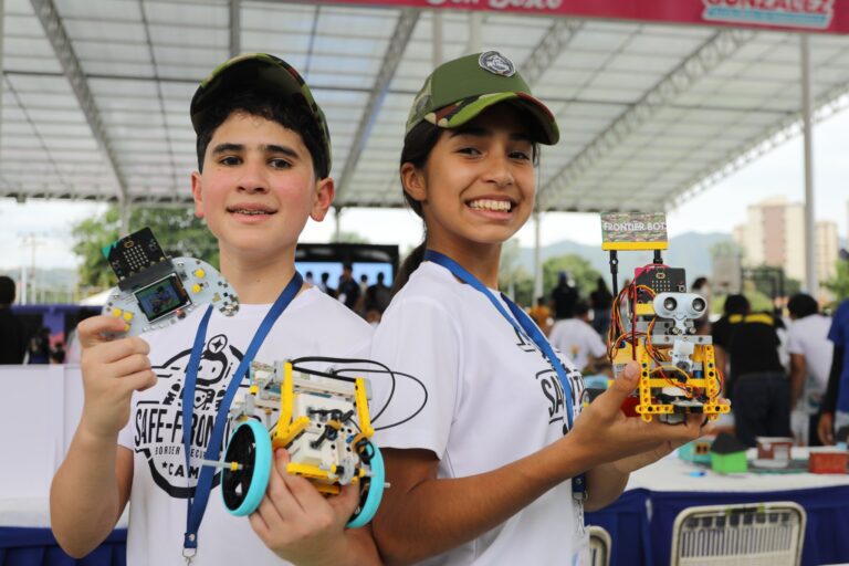 Motor de la industria civil y militar inspira a niños de la Olimpiada de Robótica Creativa 2025