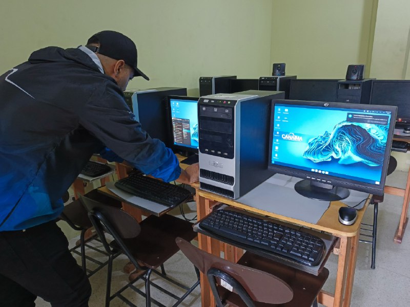 Gobierno Bolivariano avanza con migración informática en la UPT Valencia