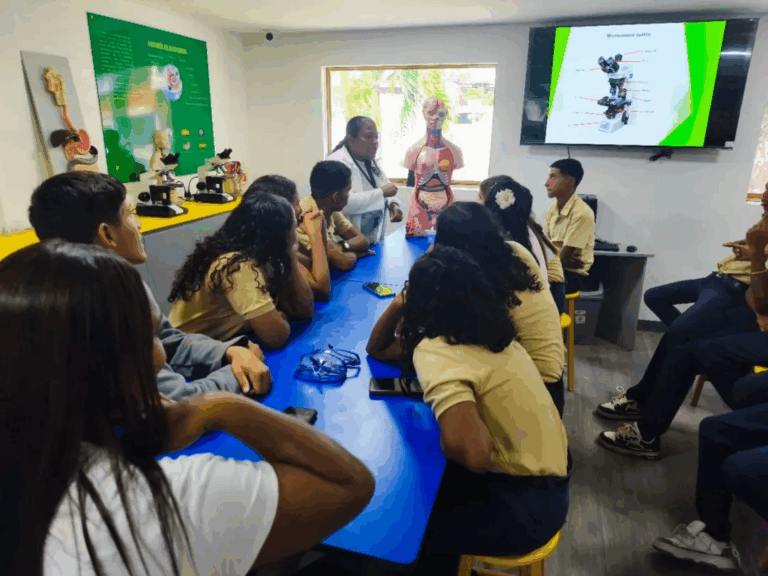Jóvenes de Caucagua viven experiencia científica en el Centro Didáctico para la Enseñanza de las Ciencias