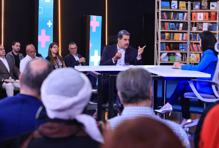 Presidente Maduro celebra triunfo de semilleros científicos en concurso de IA y robótica en Suiza