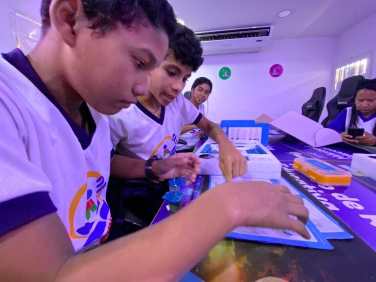 Jóvenes de Falcón disfrutan de jornada tecnológica junto a Fundacite