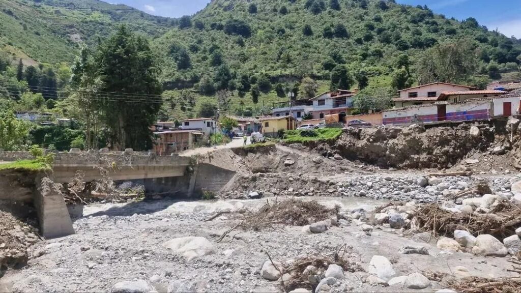 1Fuerza Azul recupero servicios de telecomunicaciones en Cacute estado Merida
