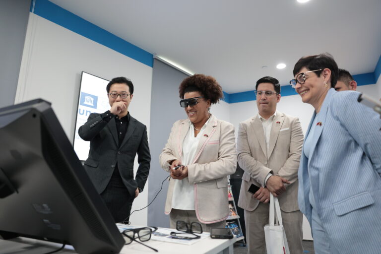 La delegación venezolana que se encuentra en Shenzhen, República Popular China, encabezada por la ministra para Ciencia y Tecnología, Gabriela Jiménez Ramírez, visitó las instalaciones de la Universidad de Ciencia y Tecnología del Sur (SUSTech), con el fin de fortalecer la cooperación en materia de tecnología de educación.