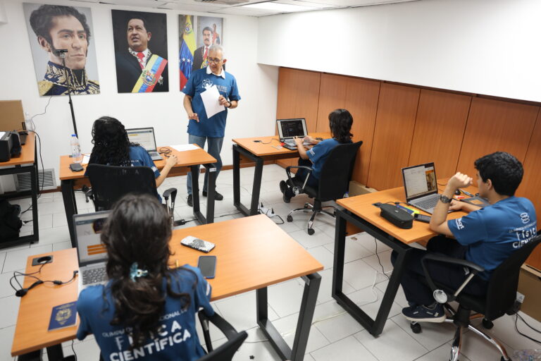 Venezuela participa en Olimpiada Internacional de Física Científica 2025 de Rusia