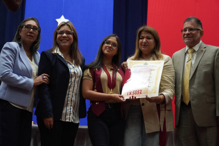 Unidad Educativa Nacional Generalísimo Francisco de Miranda gradúa primera promoción de bachilleres en Ciencia y Tecnología