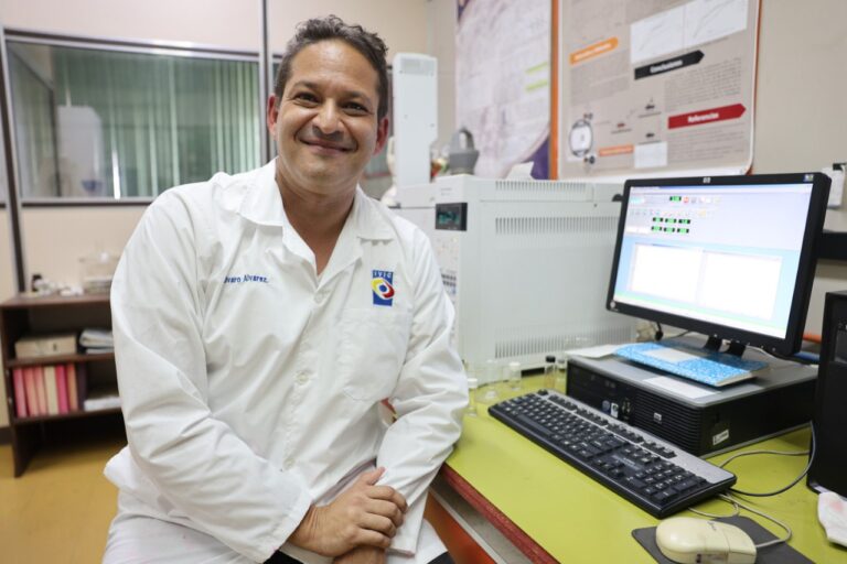 Molécula para combinar tratamiento de quimioterapia y radioterapia. Álvaro Álvarez Aular