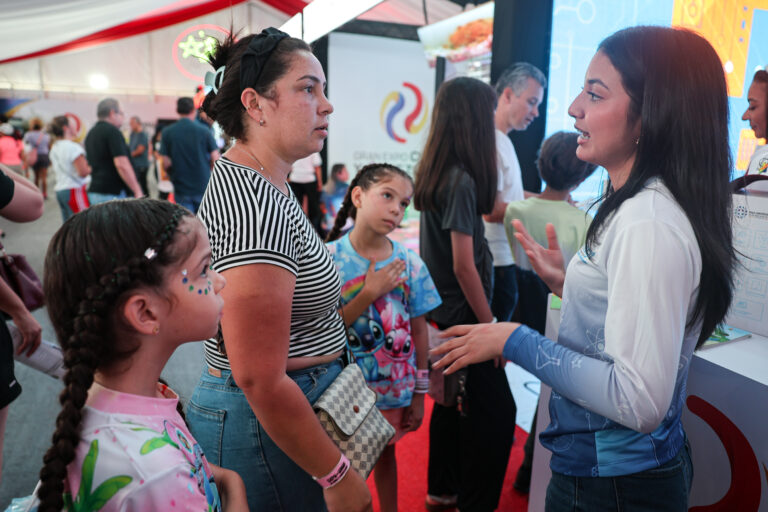 Semilleros Científicos cautivan al público en la Gran Expo China y Venezuela