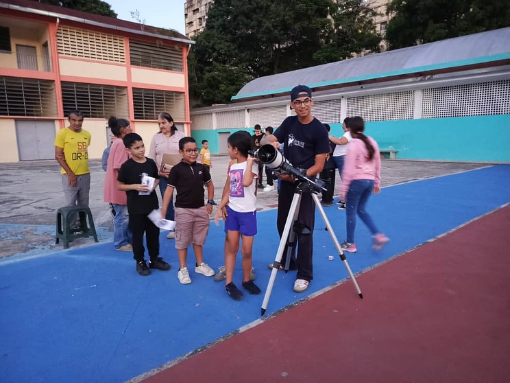 La Astronomía y la Robótica se unen para fomentar la ciencia y tecnología en la parroquia La Pas(2)