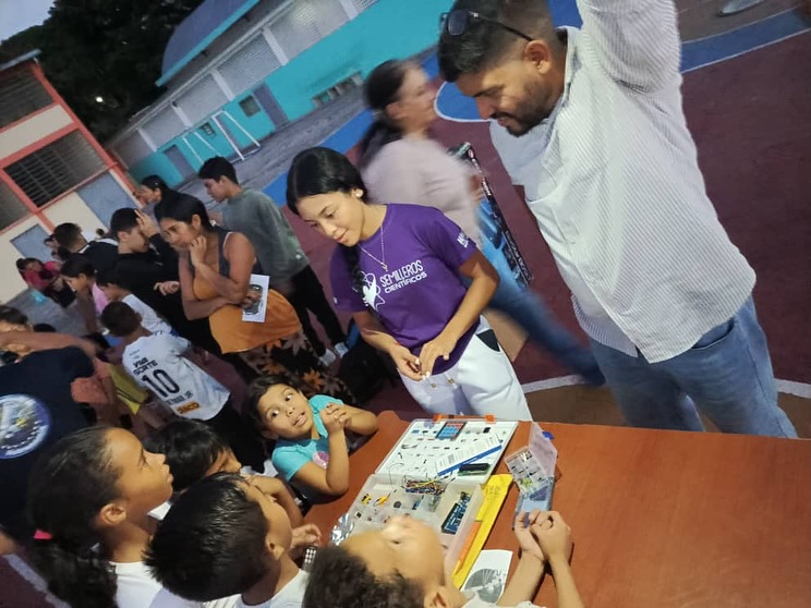 La Astronomía y la Robótica se unen para fomentar la ciencia y tecnología en la parroquia La Pas(3)