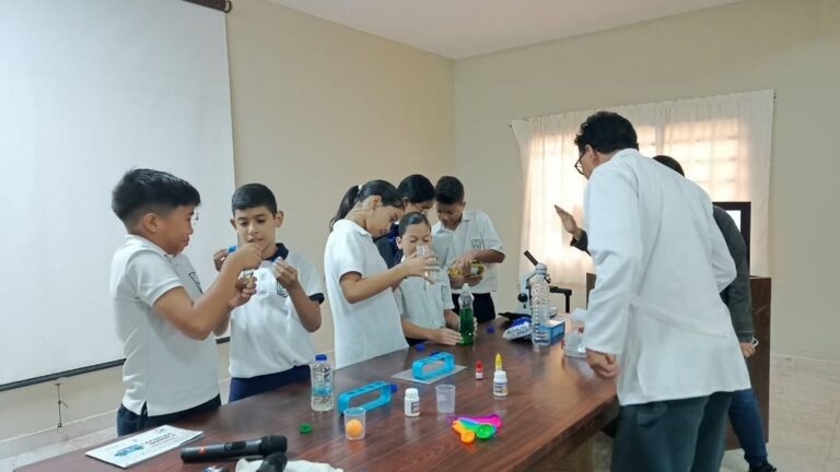 En Ciudad Guayana jóvenes exploran el fascinante mundo de las ciencias